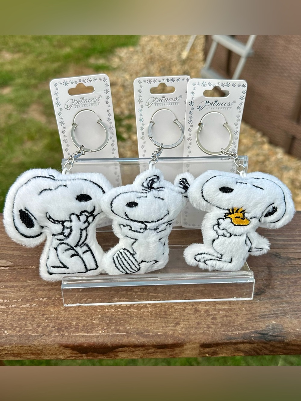 *BUY NOW* 1 Pc Plush Snoopy Keychain/Bag Charm - Picture 3 of 4